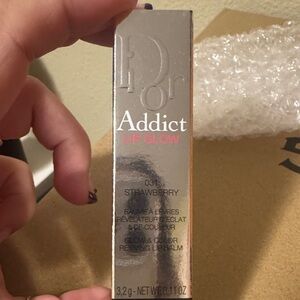 New in box! Dior Addict Lip Glow#31 strawberry 🍓
